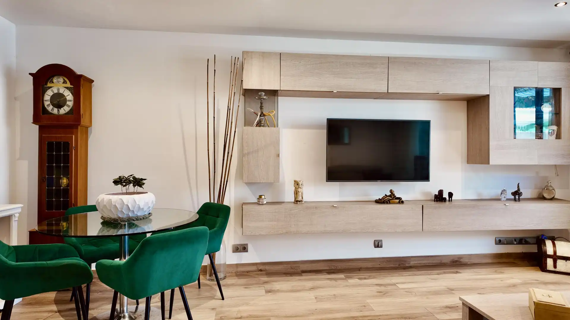 Sala de estar de Casa adosada en venta en Marbella con Jardín privado, Alarma y Piscina comunitaria