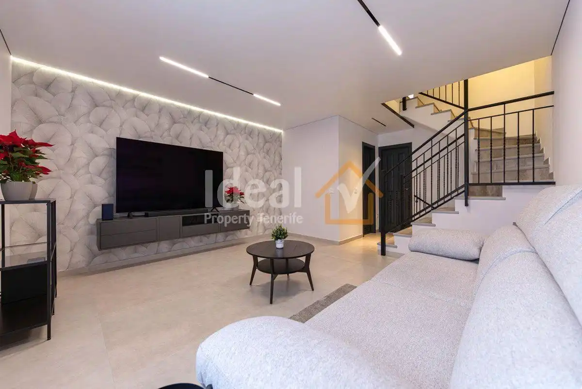 Terraced house with pool for sale in Jardin Botanico, imagen 5