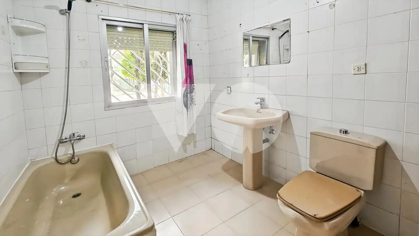 Baño de Planta baja en venta en Madrid con Alarma