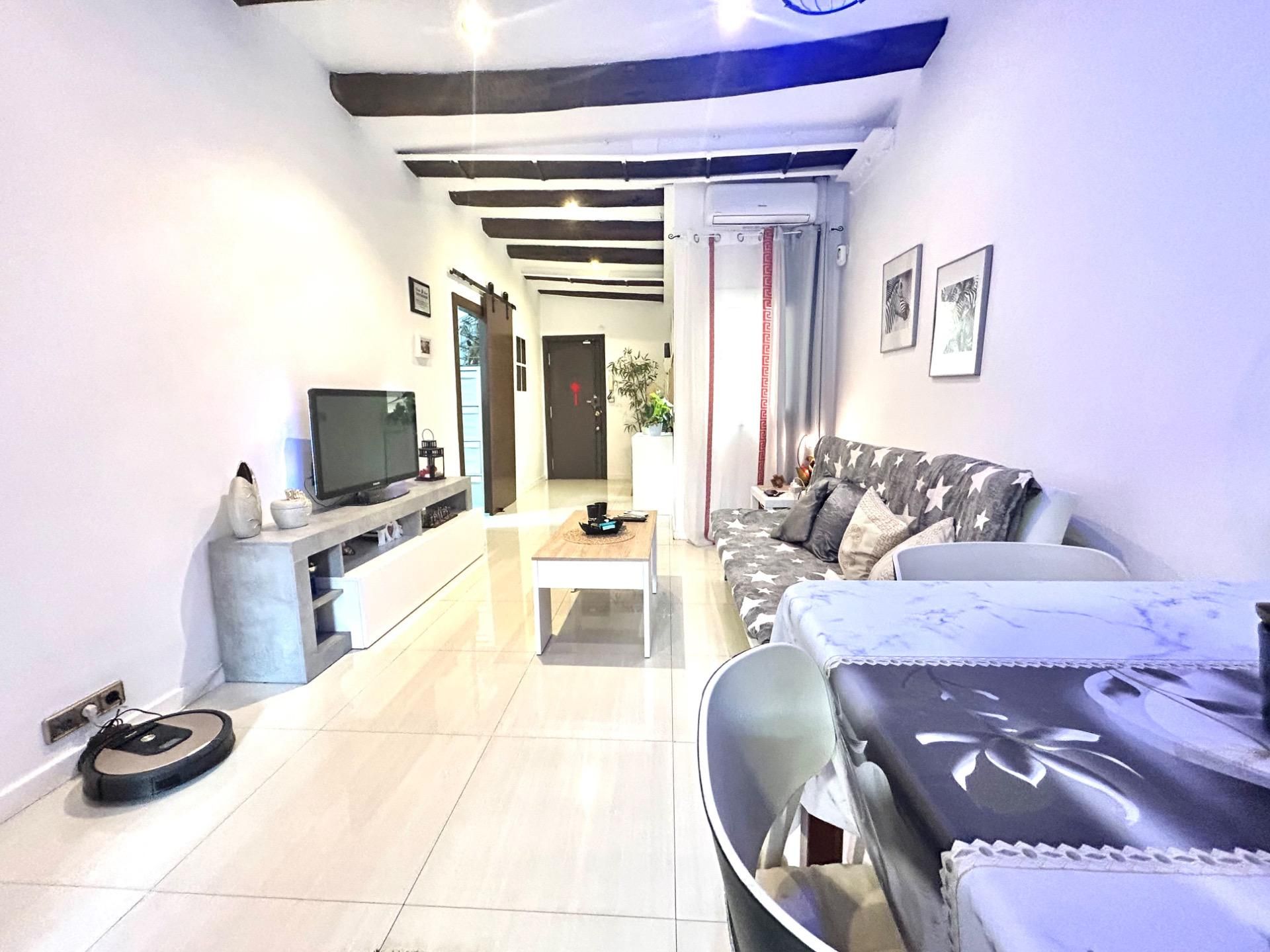 Living room of Apartment for sale in  Barcelona Capital  with Air Conditioner, Heating and Parquet flooring