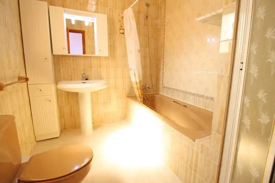 Bathroom of Houses for sale in Calpe / Calp  with Air Conditioner and Swimming Pool