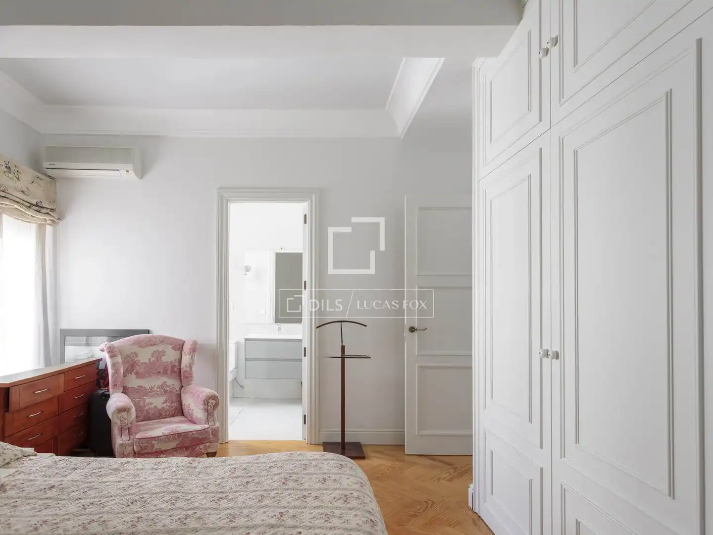 Bedroom of Attic for rent in Madrid  with Air Conditioner, Heating and Parquet flooring