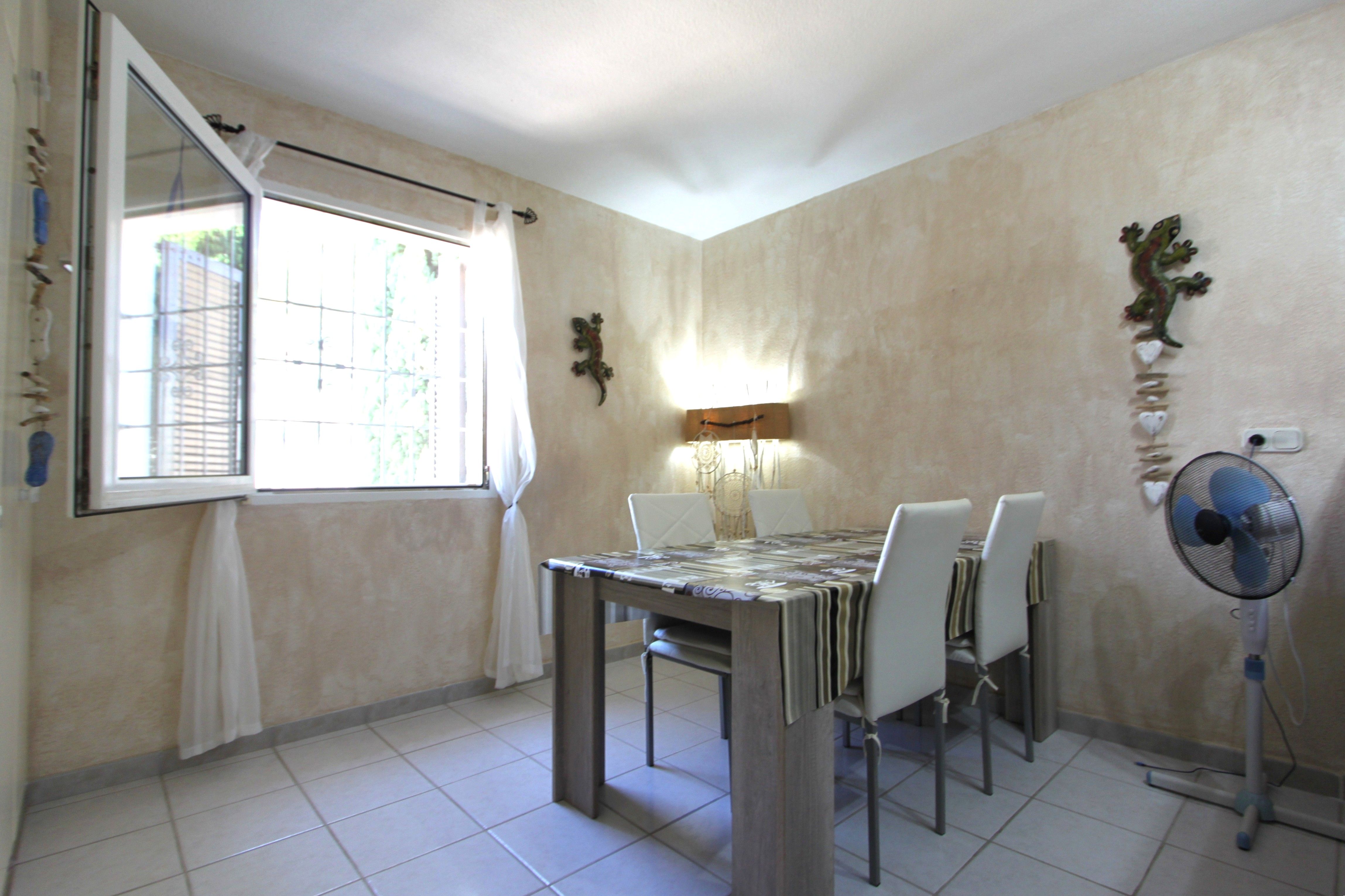 Comedor de Casa adosada de alquiler en Vandellòs i l'Hospitalet de l'Infant con Calefacción y Jardín privado