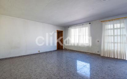 Sala d'estar de Pis en venda en Santa Coloma de Gramenet amb Terrassa