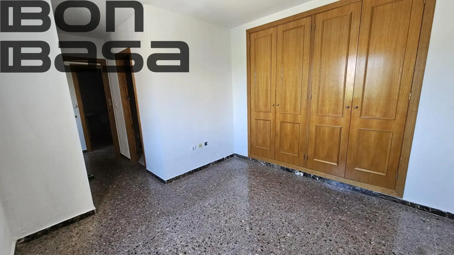 Piso en venta en Alicante / Alacant con Aire acondicionado, Jardín privado y Balcón