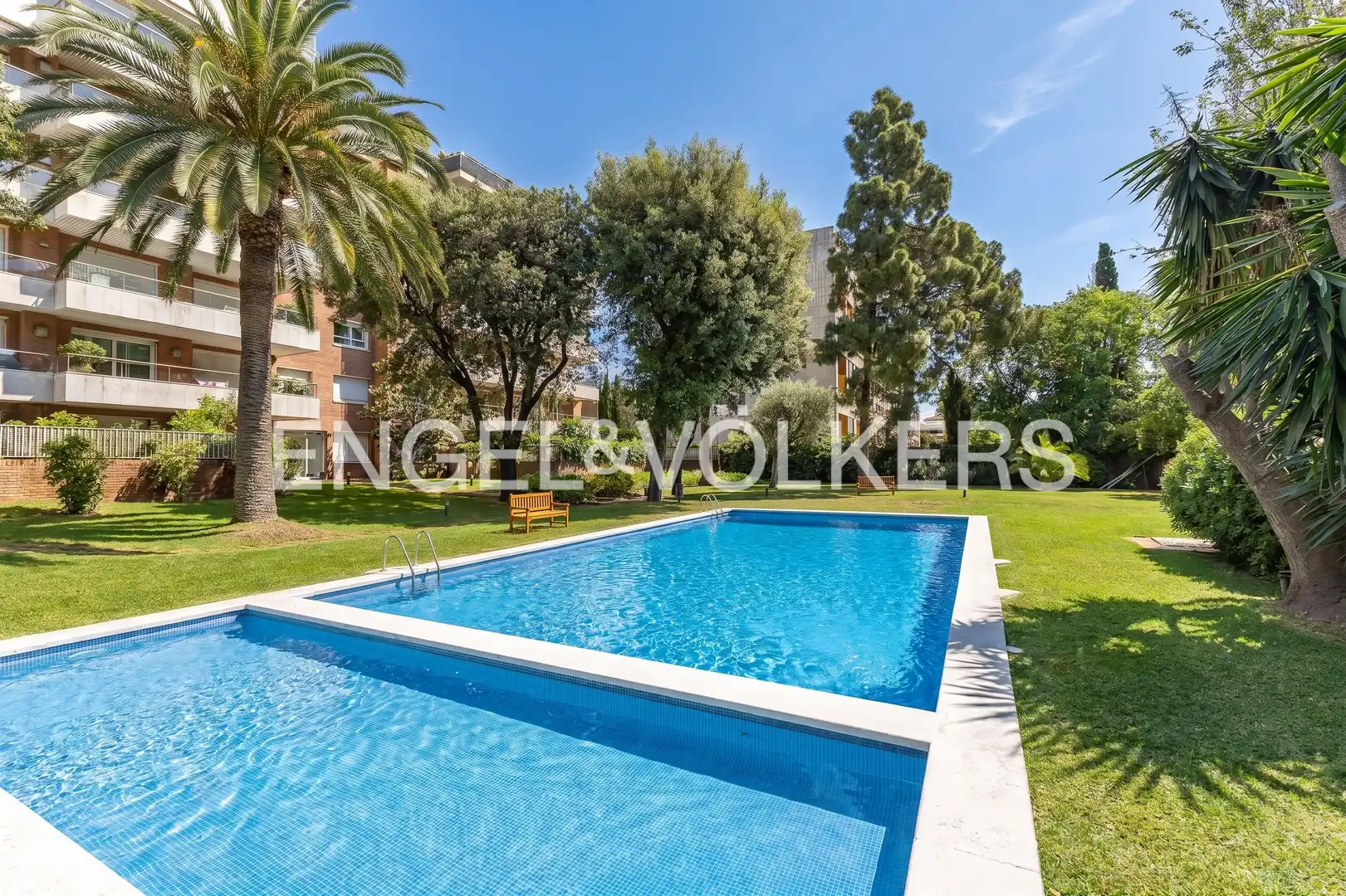 Swimming pool of Flat for sale in Barcelona  with Air Conditioner, Heating and Private garden