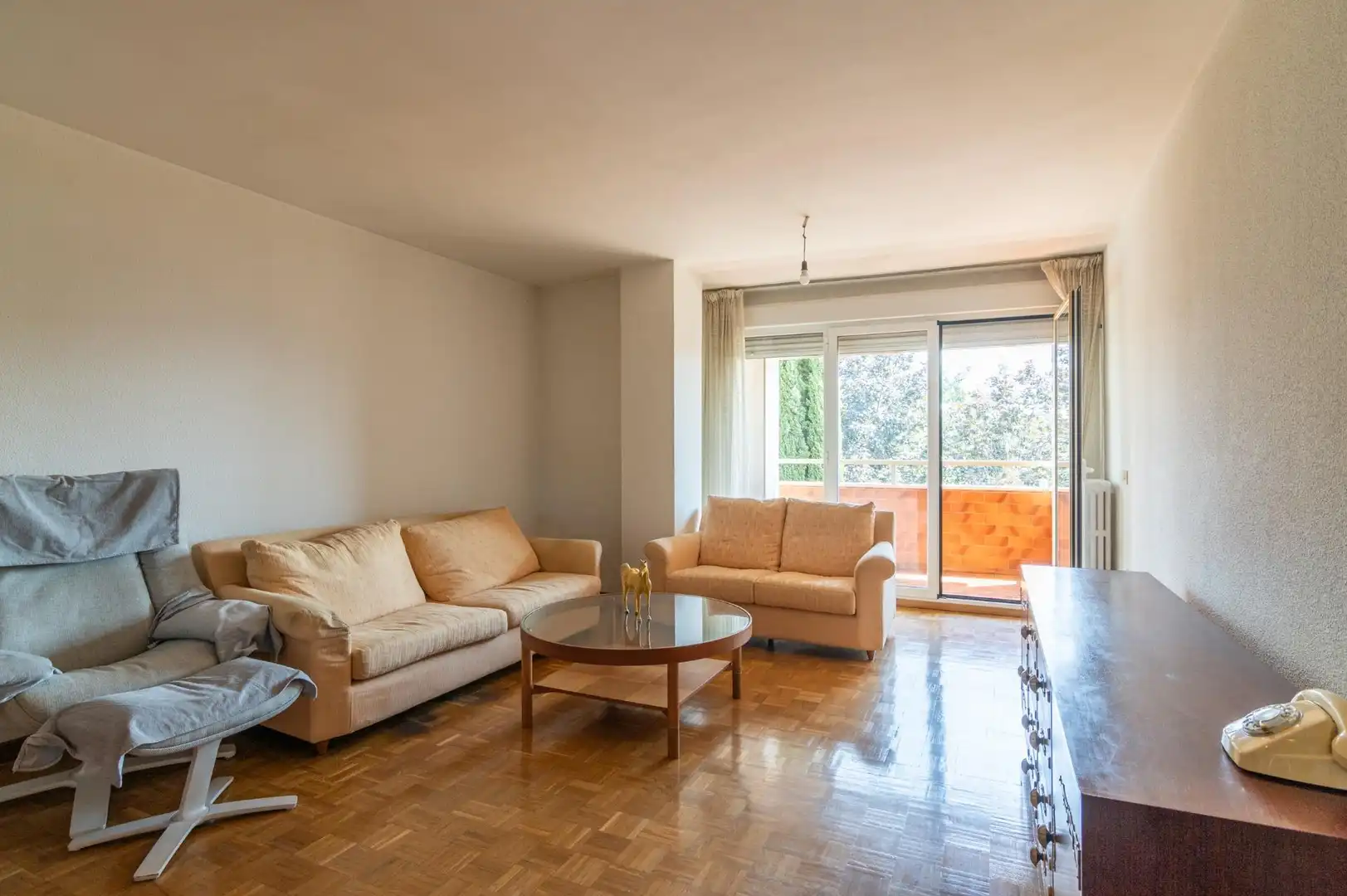 Sala de estar de Piso en venta en  Pamplona / Iruña con Calefacción, Parquet y Trastero