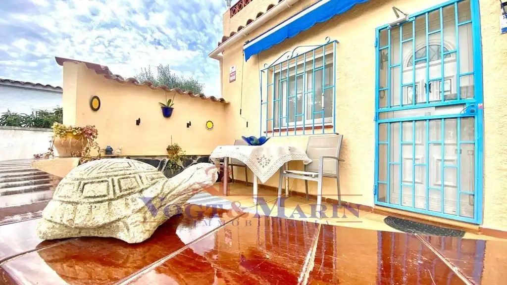 Vista exterior de Casa o xalet en venda en Roses amb Aire condicionat, Calefacció i Jardí privat