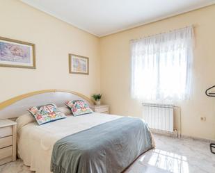 Dormitori de Casa o xalet en venda en Orihuela amb Aire condicionat, Terrassa i Balcó