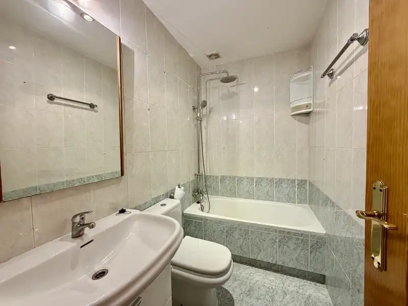 Baño de Piso en venta en Madrid con Aire acondicionado, Calefacción y Jardín privado