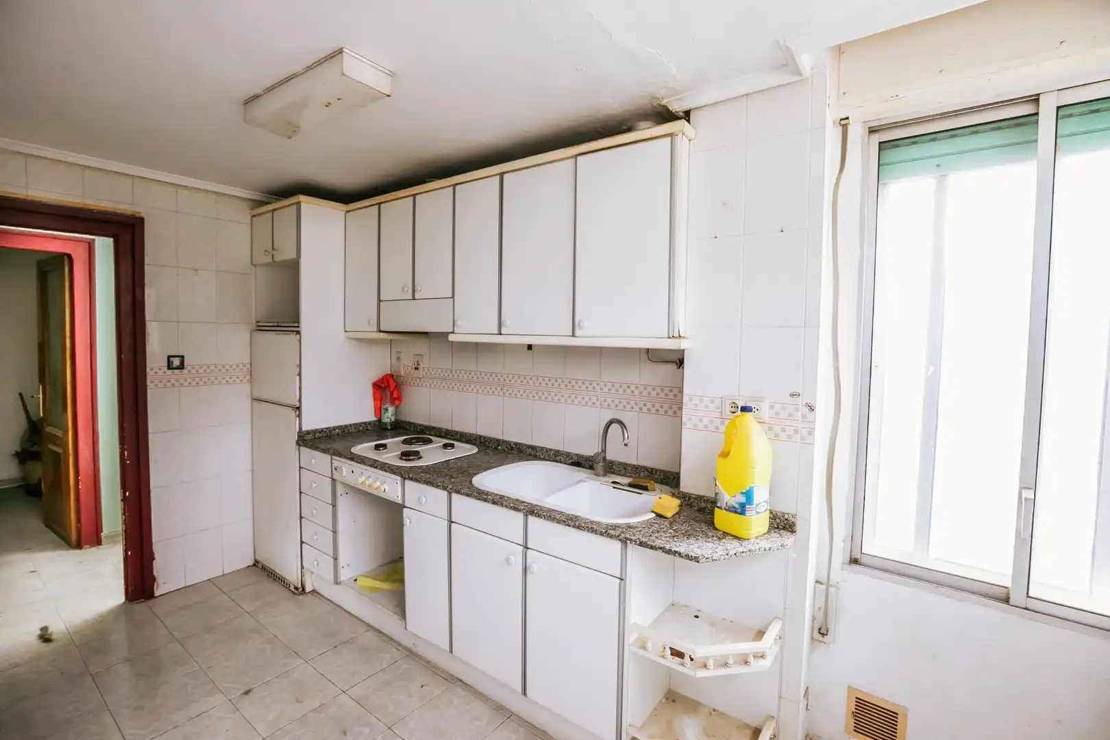 Cuina de Casa o xalet en venda en Ayerbe amb Moblat i Balcó