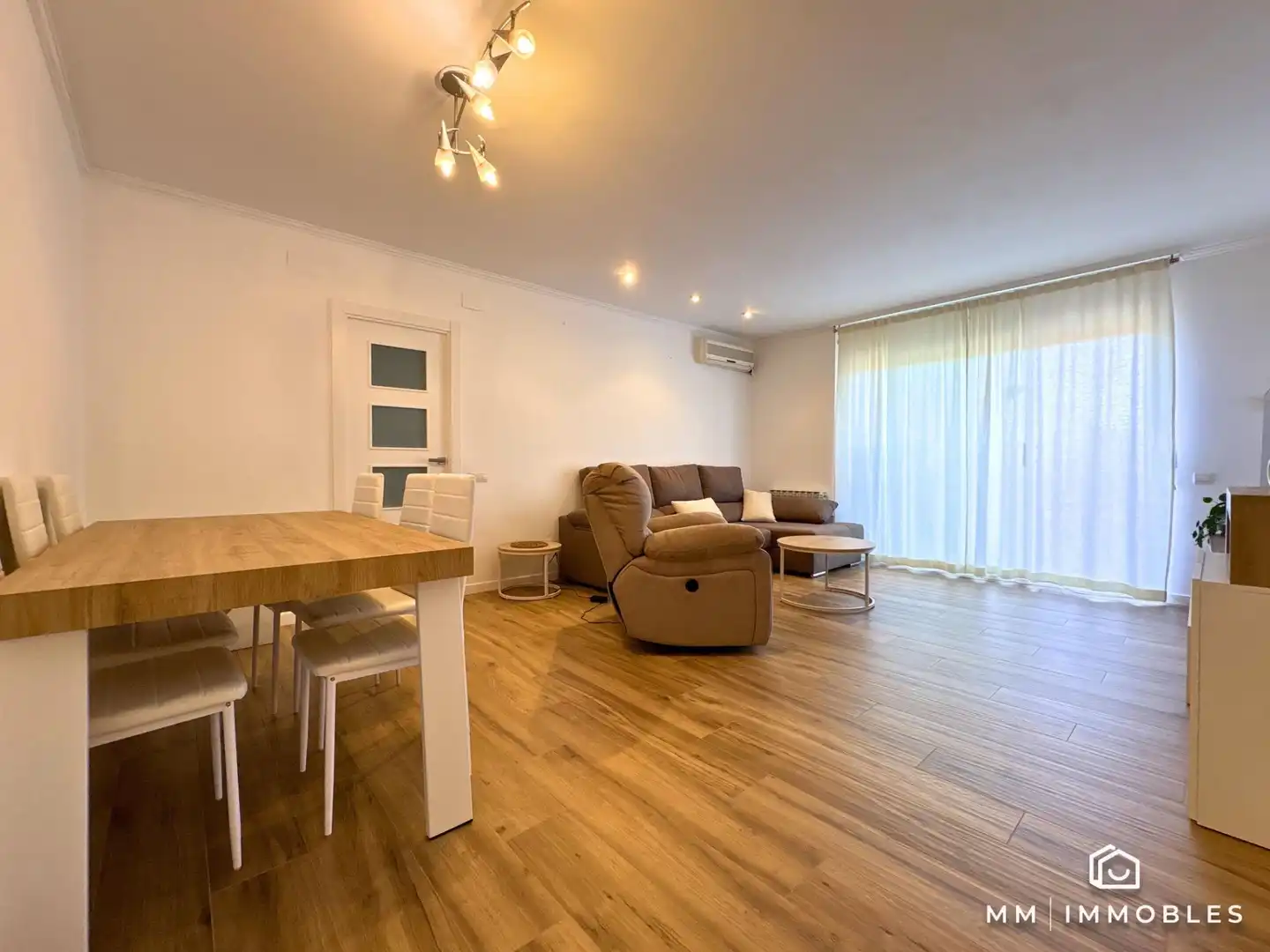 Sala de estar de Piso en venta en Canovelles con Aire acondicionado, Calefacción y Balcón