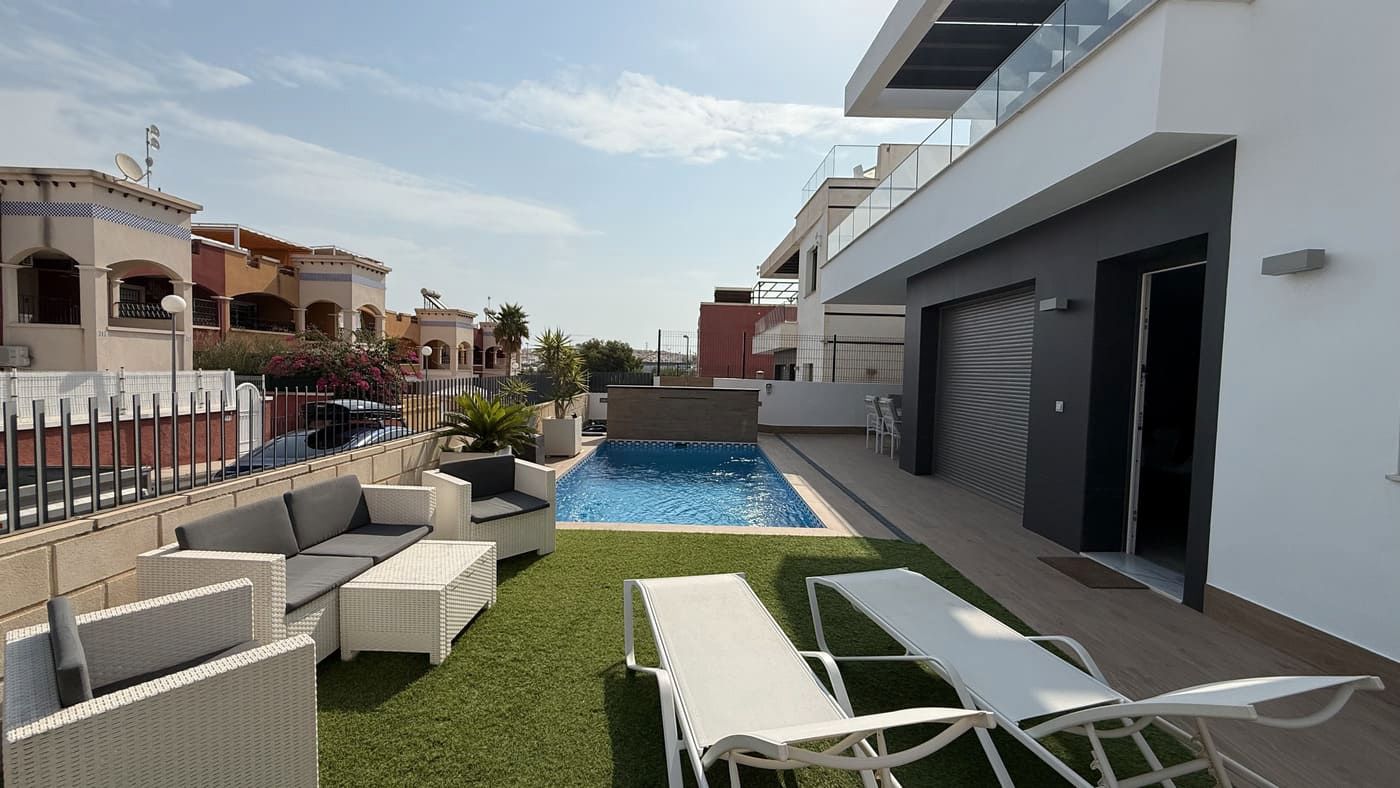 Swimming pool of House or chalet for sale in Orihuela  with Air Conditioner, Private garden and Terrace