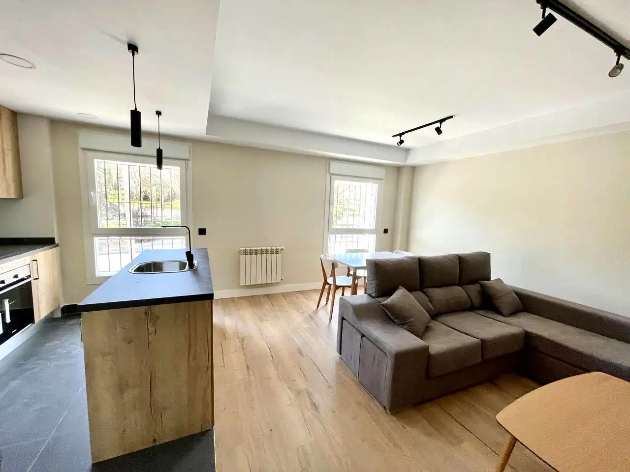 Sala d'estar de Apartament de lloguer en Madrid amb Aire condicionat, Calefacció i Moblat