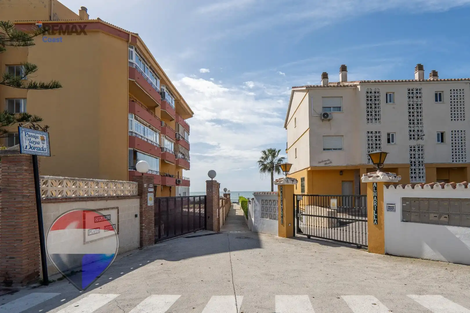 Außenansicht von Wohnung zum Verkauf in Rincón de la Victoria mit Privatgarten, Terrasse und Gemeinschaftspool