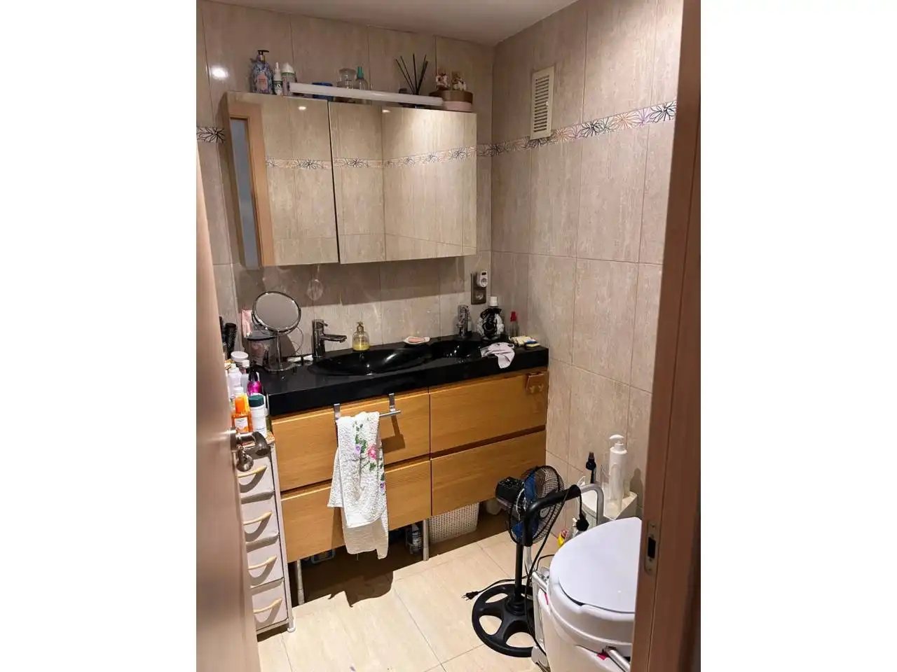Baño de Piso de alquiler en Girona con Calefacción, Amueblado y Balcón
