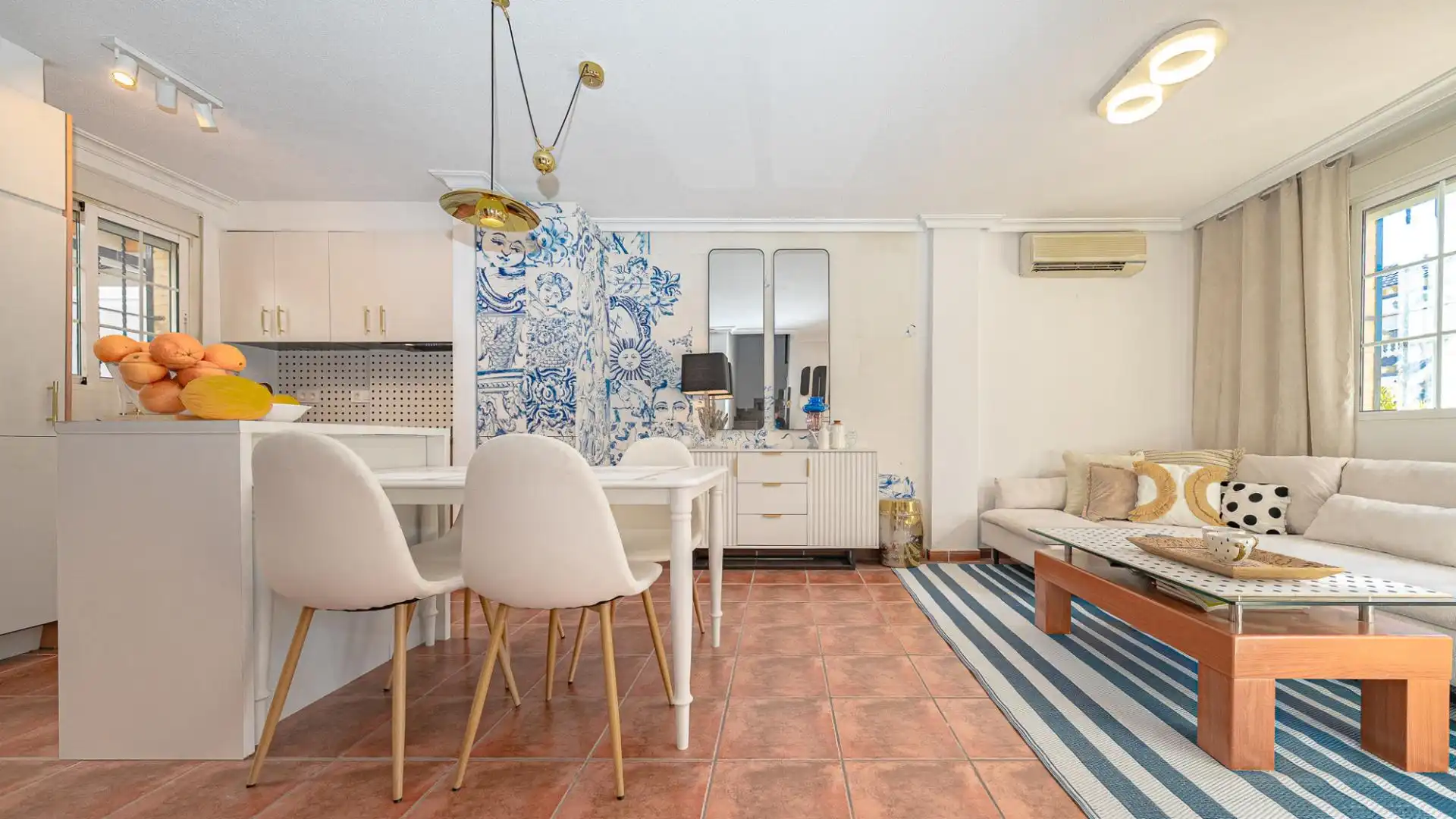 House with terrace for sale in Calle de fenix, imagen 2