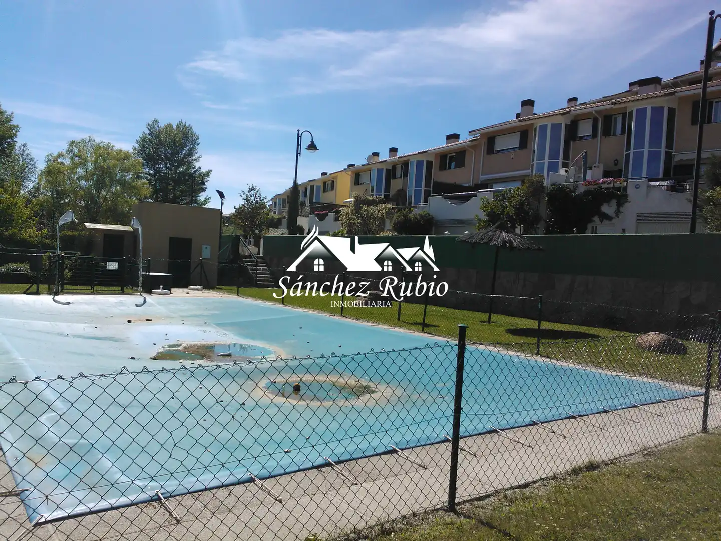 Piscina de Casa adosada en venda en Galapagar amb Calefacció, Jardí privat i Parquet