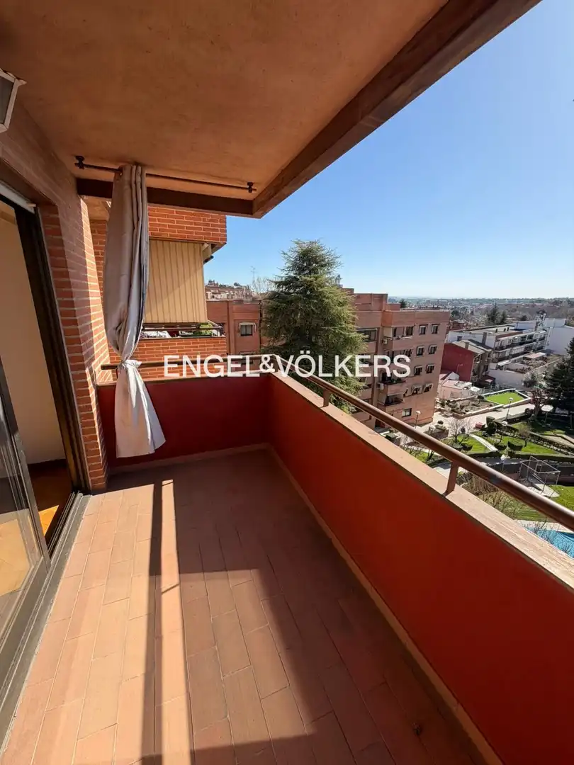 Ático de alquiler en Calle de Luis Rodríguez Ontiveros, Ensanche