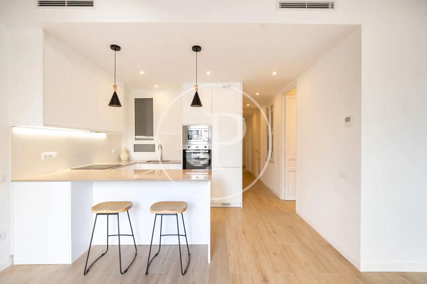 Küche von Wohnung zum Verkauf in Barcelona mit Klimaanlage und Heizung