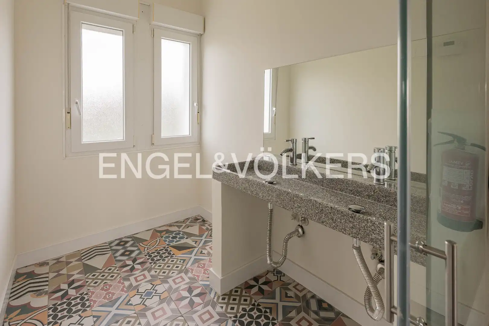 Bany de Casa o xalet de lloguer en Madrid amb Aire condicionat, Calefacció i Jardí privat