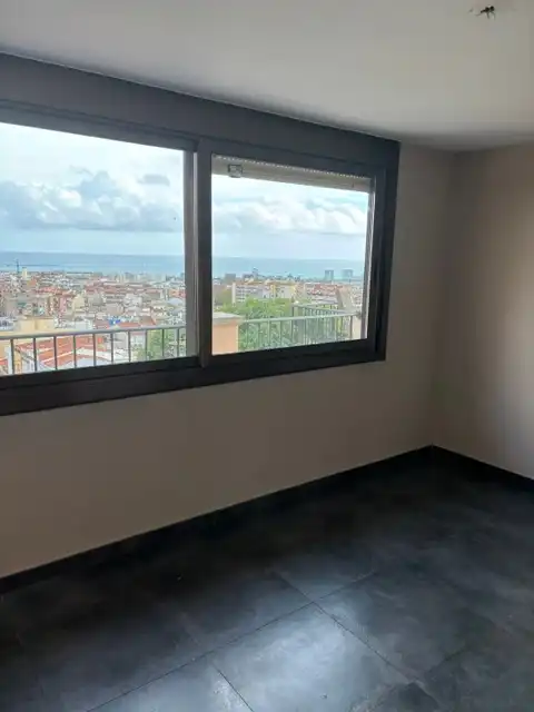 Schlafzimmer von Dachboden zum Verkauf in Mataró mit Klimaanlage, Heizung und Terrasse