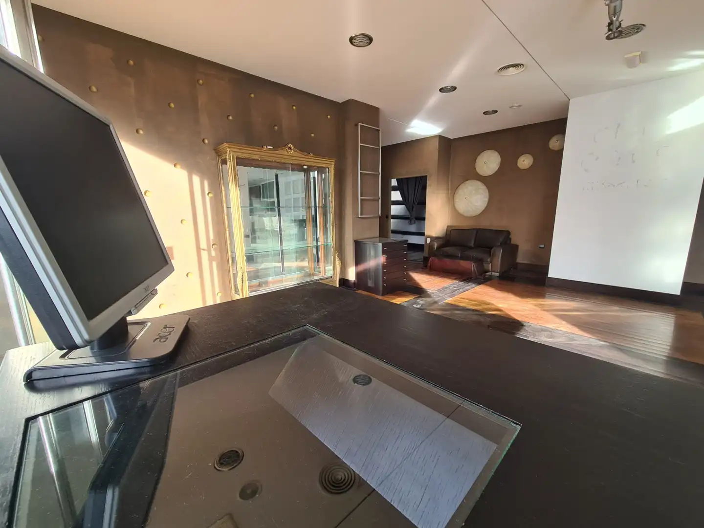 Sala d'estar de Local de lloguer en Bareyo amb Moblat