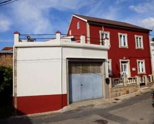 Vista exterior de Casa o xalet en venda en Lousame amb Terrassa, Traster i Moblat