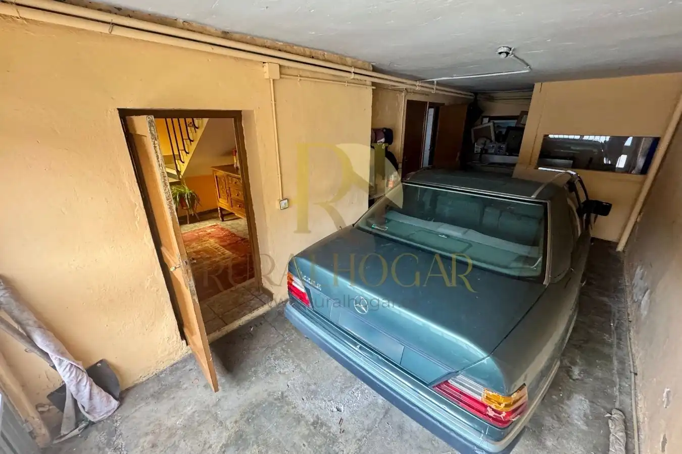 Aparcament de Casa o xalet en venda en La Pola de Gordón  amb Calefacció i Jardí privat