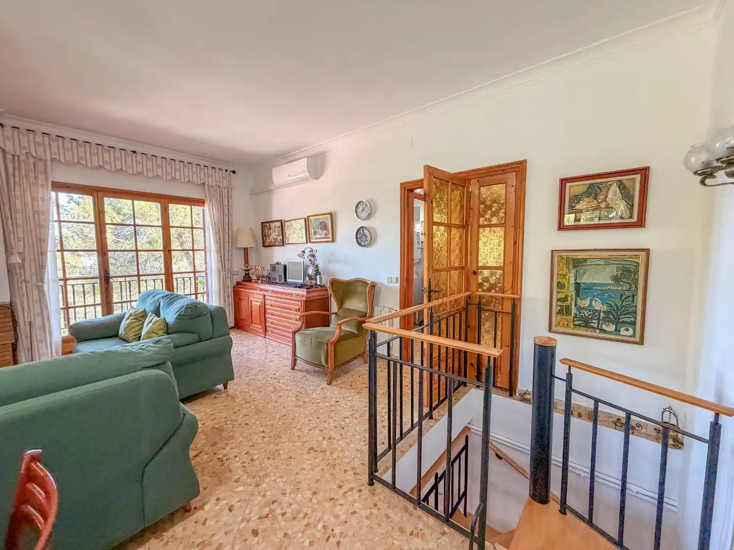 Sala d'estar de Casa o xalet en venda en Castellví de Rosanes amb Aire condicionat, Calefacció i Jardí privat