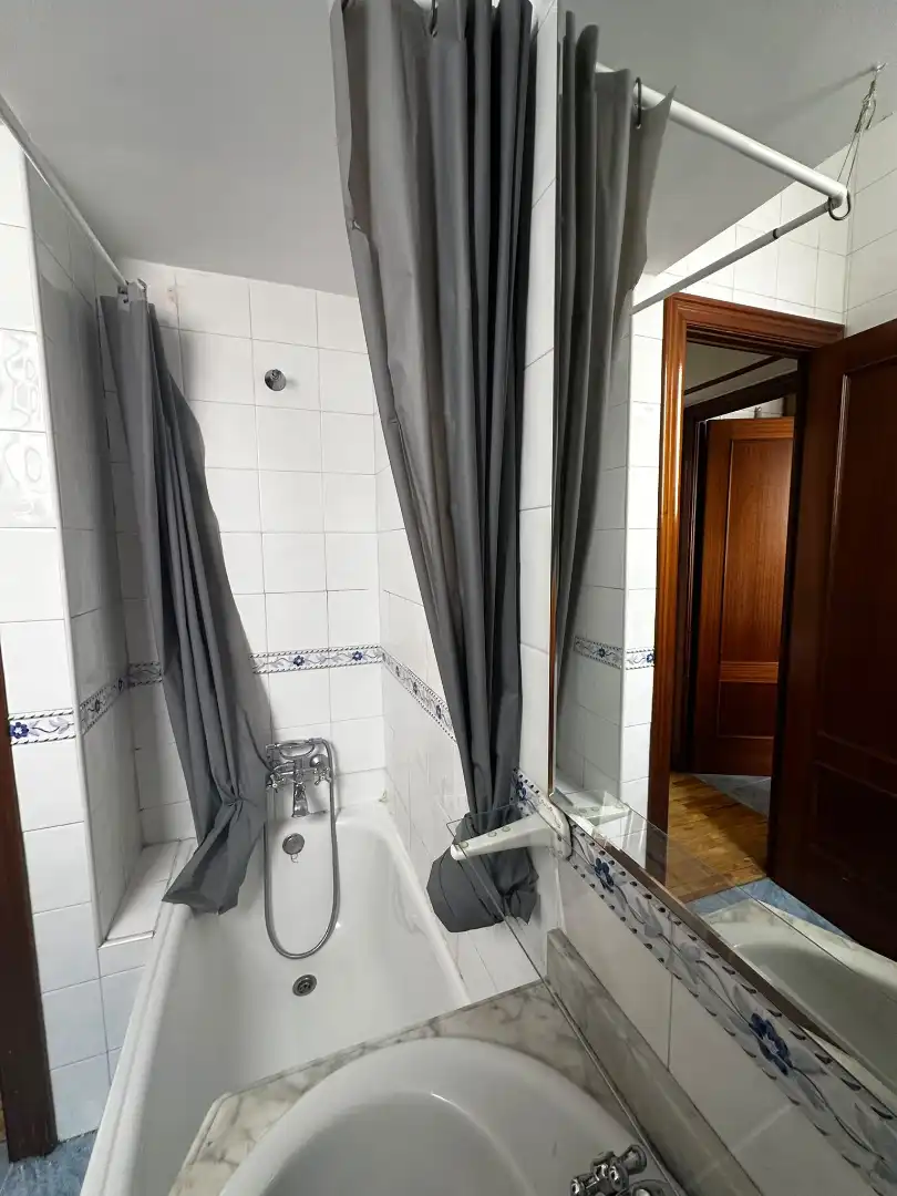 Bany de Pis en venda en Madrid amb Aire condicionat, Calefacció i Moblat