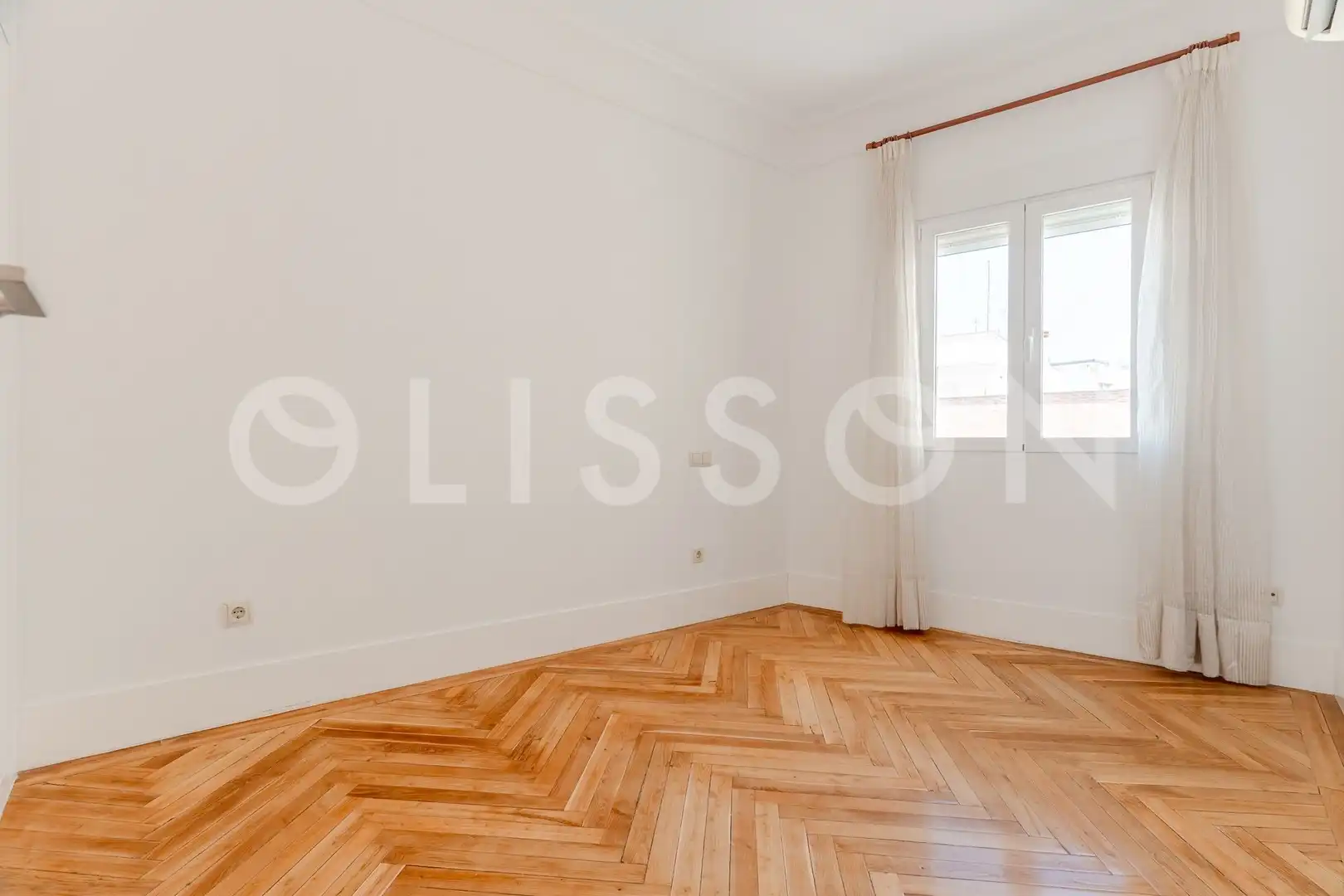 Bedroom of Attic for rent in Madrid  with Air Conditioner, Terrace and Storage room
