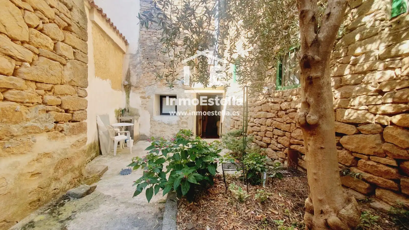 Vista exterior de Casa adosada en venta en Allo con Calefacción, Jardín privado y Terraza