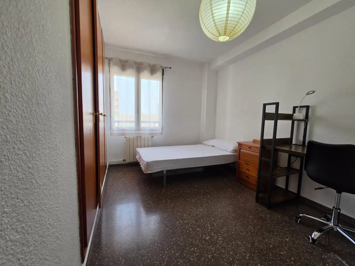 Bedroom of Flat for rent in Valencia  with Air Conditioner, Heating and Balcony