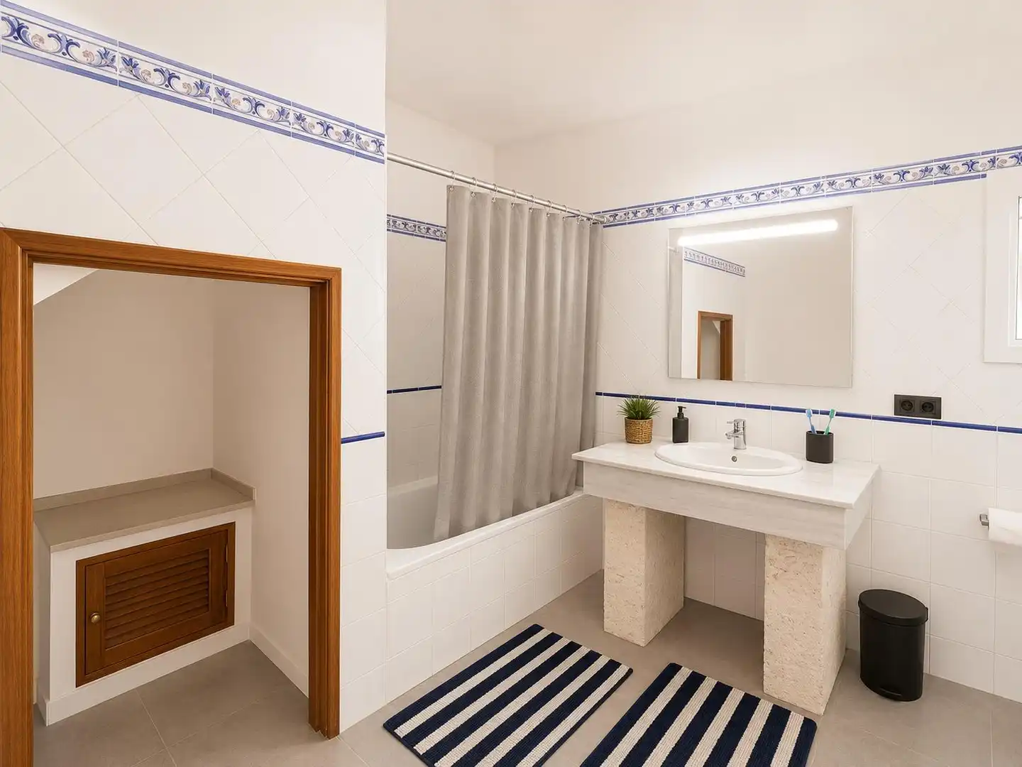 Baño de Finca rústica en venta en Sant Joan con Aire acondicionado, Calefacción y Jardín privado