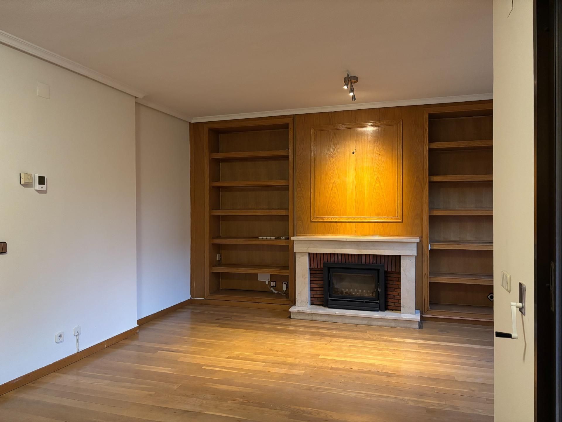Living room of Single-family semi-detached to rent in Pozuelo de Alarcón  with Air Conditioner, Heating and Private garden