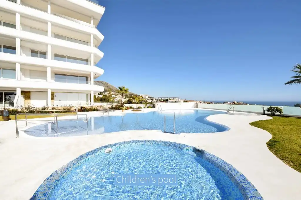 Apartment with pool for sale in Torreblanca del Sol