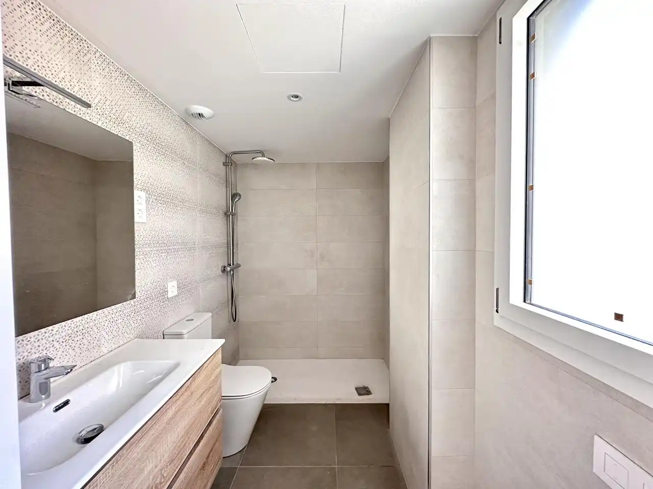 Badezimmer von Wohnung zum Verkauf in Badalona mit Balkon