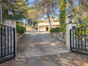 Villa mit Pool zum Verkauf in L'ESTEPAR