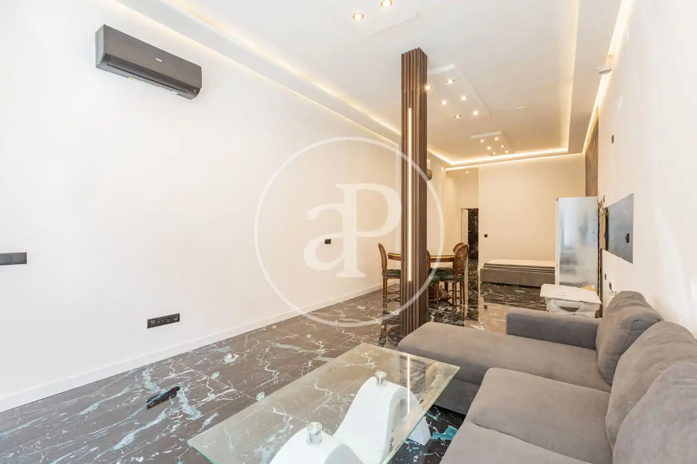 Sala d'estar de Pis en venda en Madrid amb Calefacció i Moblat