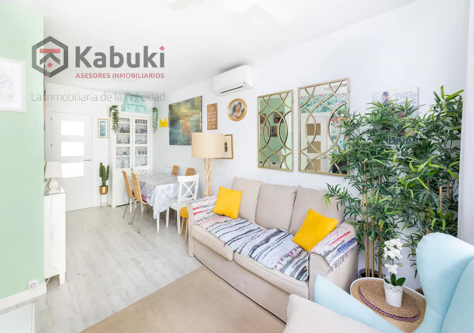 Living room of Flat for rent in Granada  with Air Conditioner, Heating and Terrace