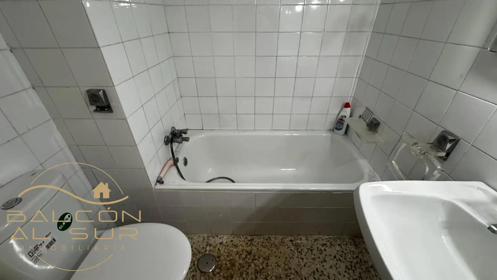 Bathroom of Flat for sale in Rota