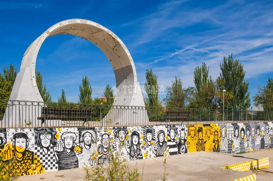 Vista exterior de Pis en venda en Madrid amb Terrassa i Piscina comunitària
