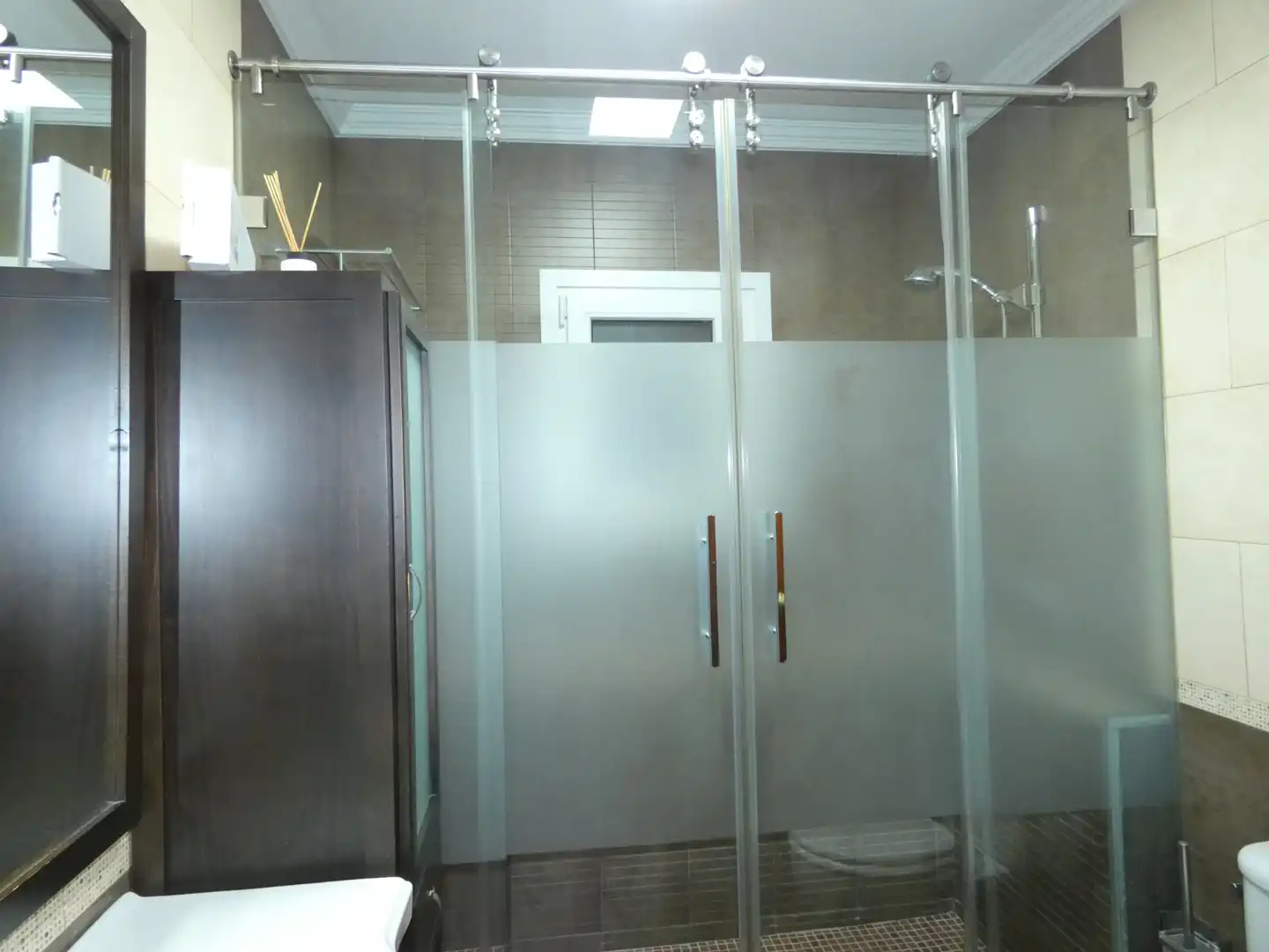 Bathroom of Flat for sale in Girona  with Air Conditioner, Heating and Furnished
