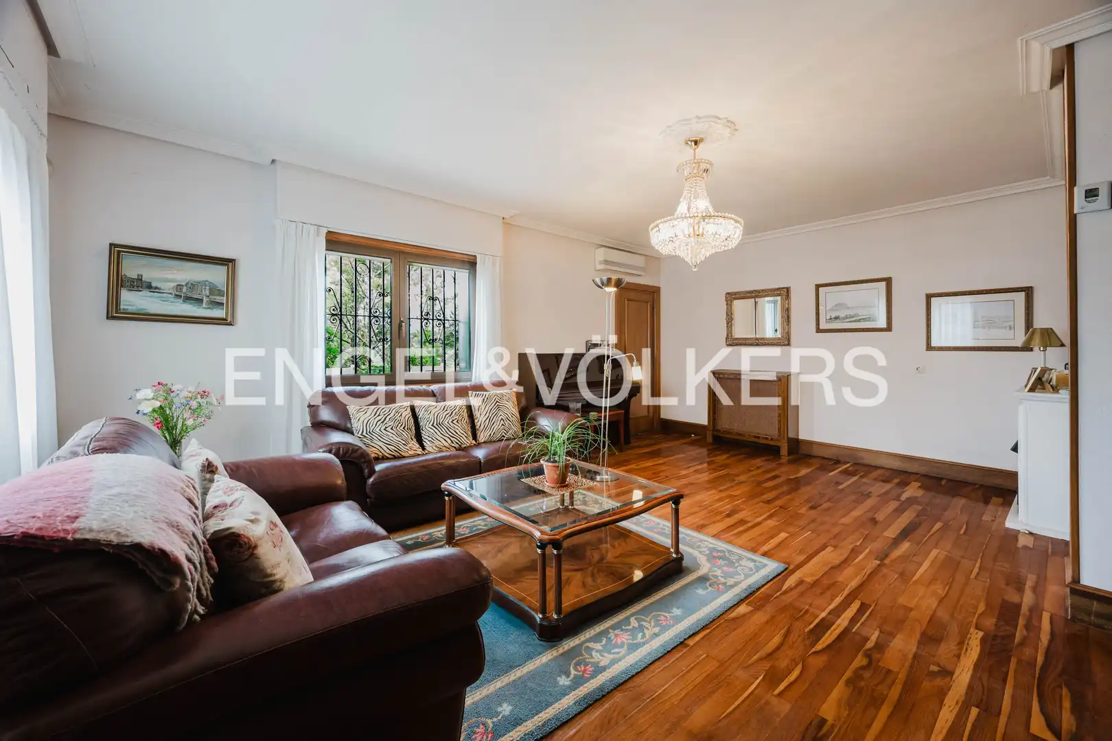 Living room of Houses for sale in Donostia - San Sebastián   with Air Conditioner, Heating and Private garden