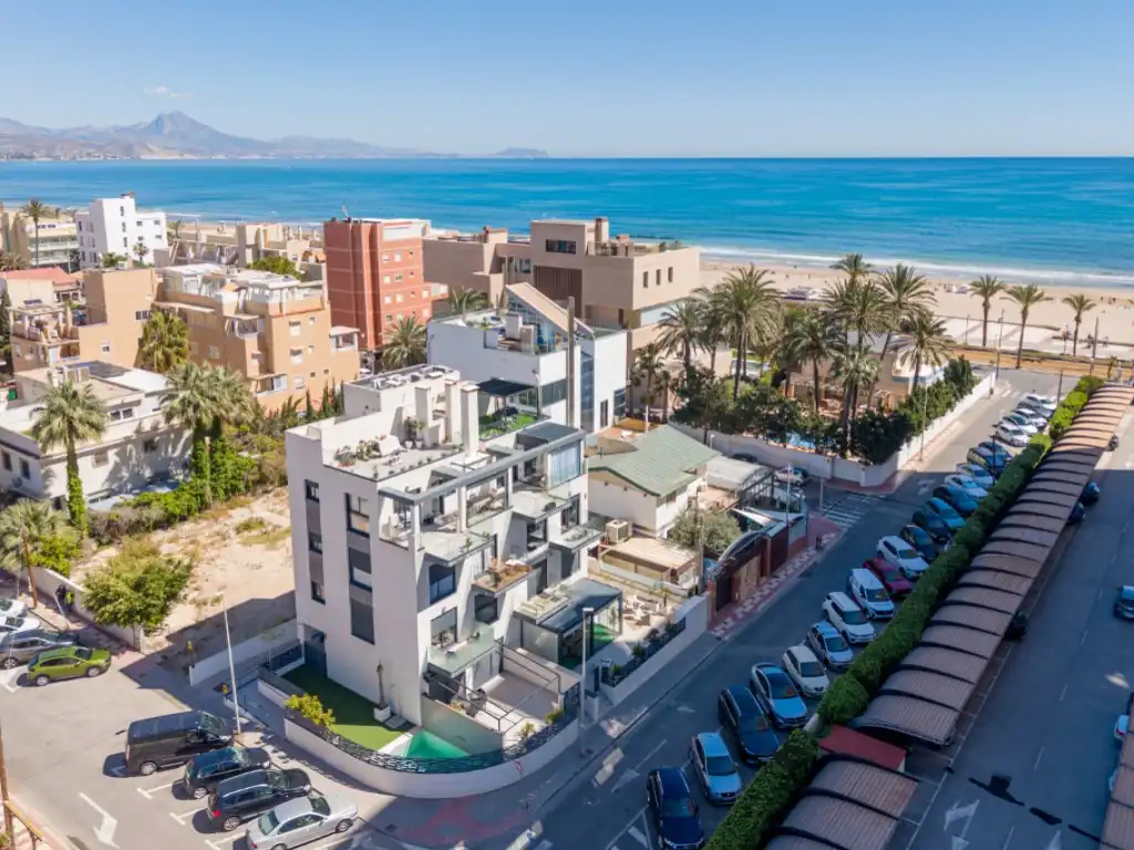 Exterior view of Ground floor for sale in El Campello  with Air Conditioner, Terrace and Community pool