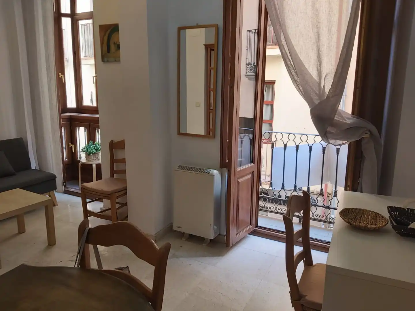 Mini appartamento con terrazza in affitto a Calle Colcha 9