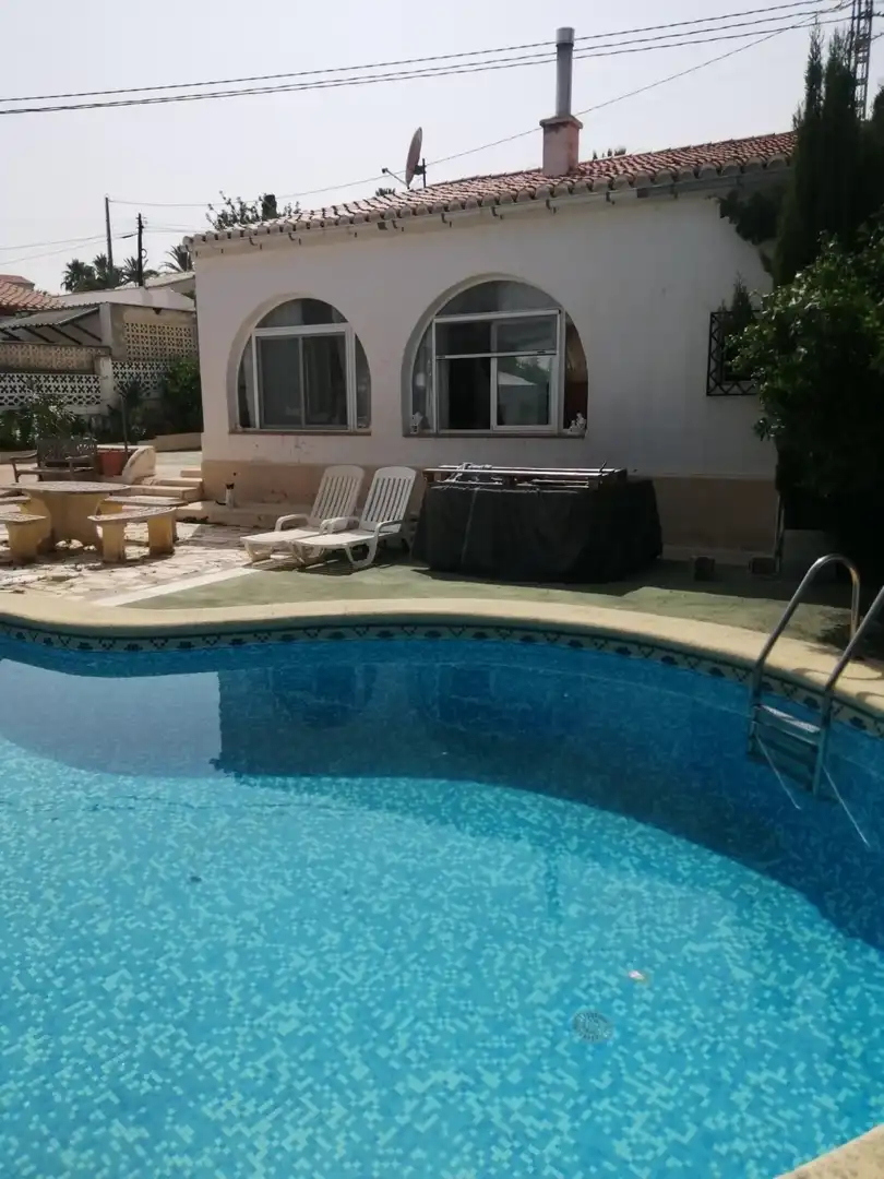 Piscina de Casa o xalet en venda en Calpe / Calp amb Jardí privat, Terrassa i Moblat