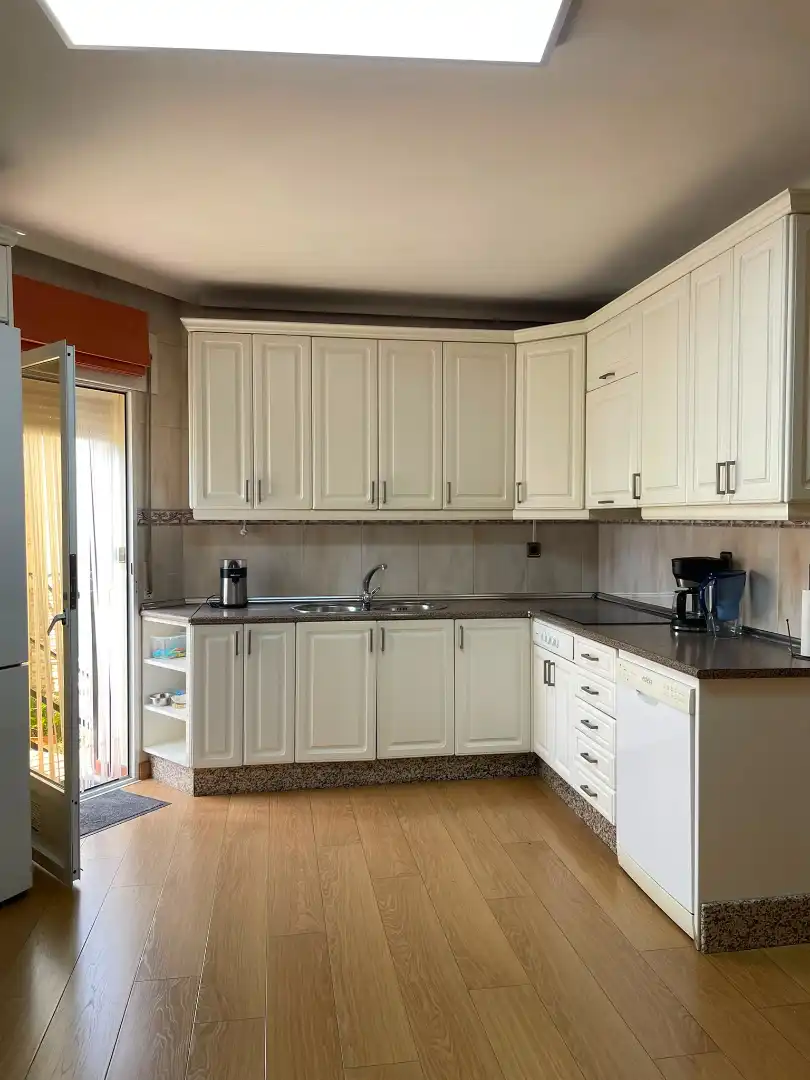Cuina de Casa o xalet en venda en Plasencia amb Aire condicionat, Calefacció i Jardí privat