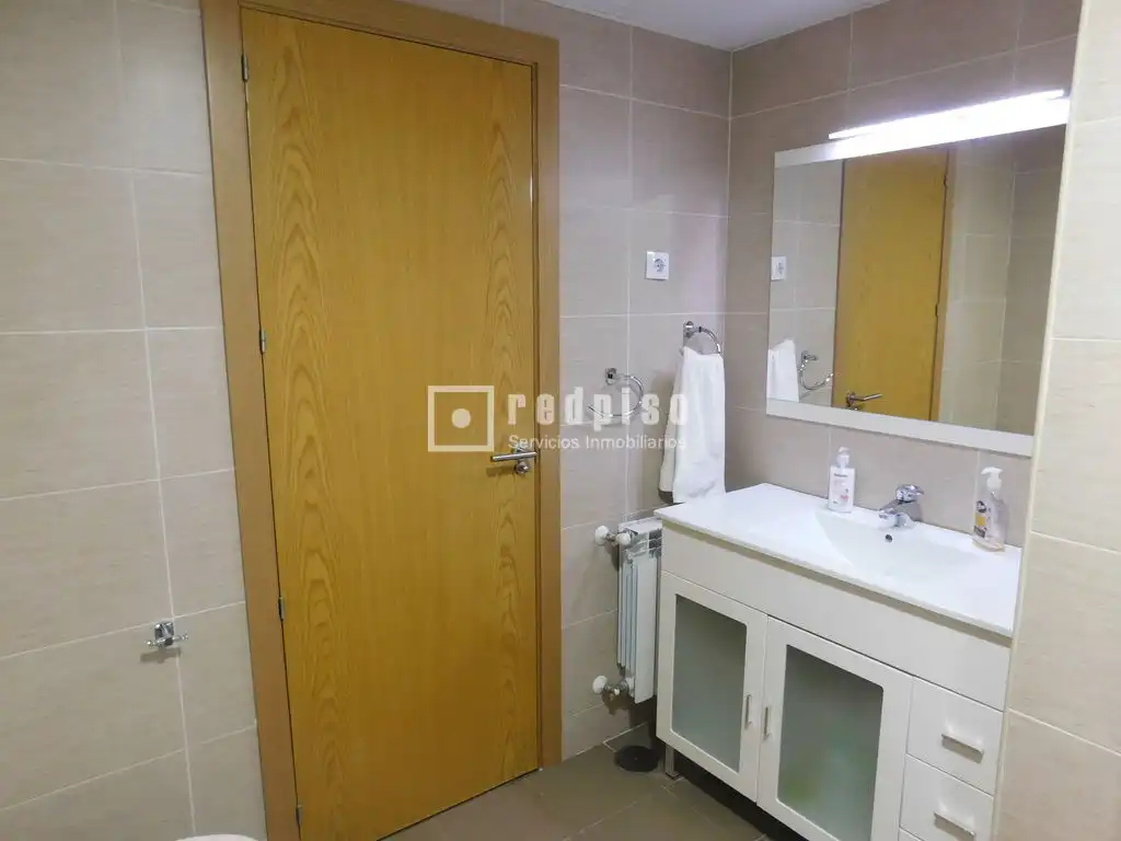 Baño de Piso de alquiler en Madrid con Aire acondicionado, Calefacción y Jardín privado